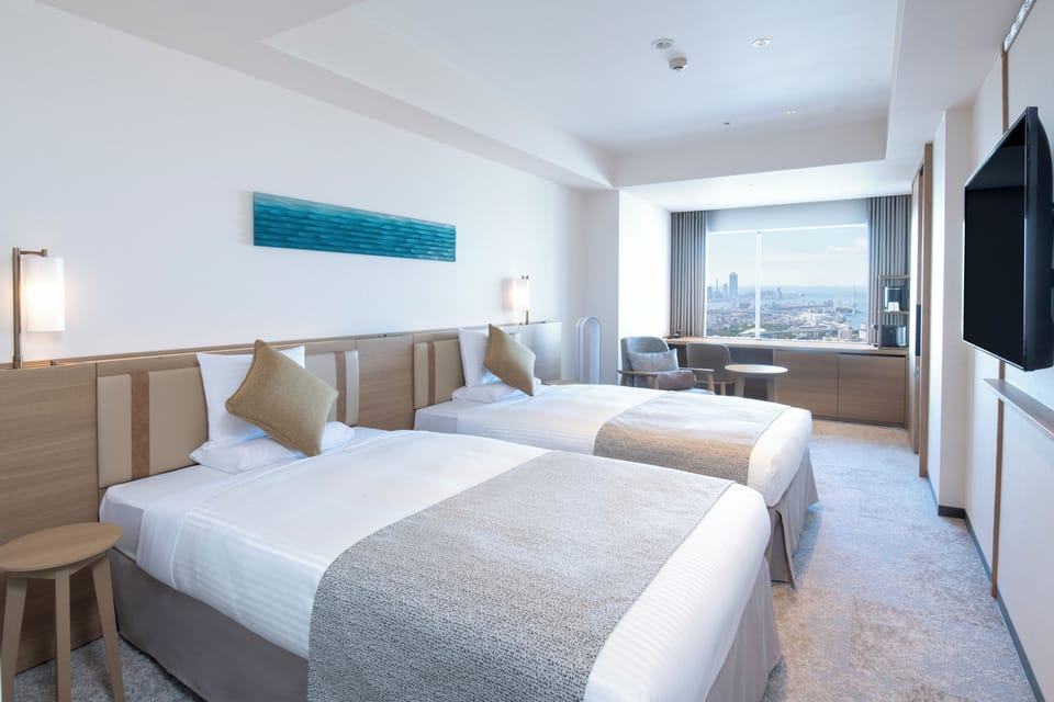 Premium bedding, in-room safe, blackout drapes, soundproofing
