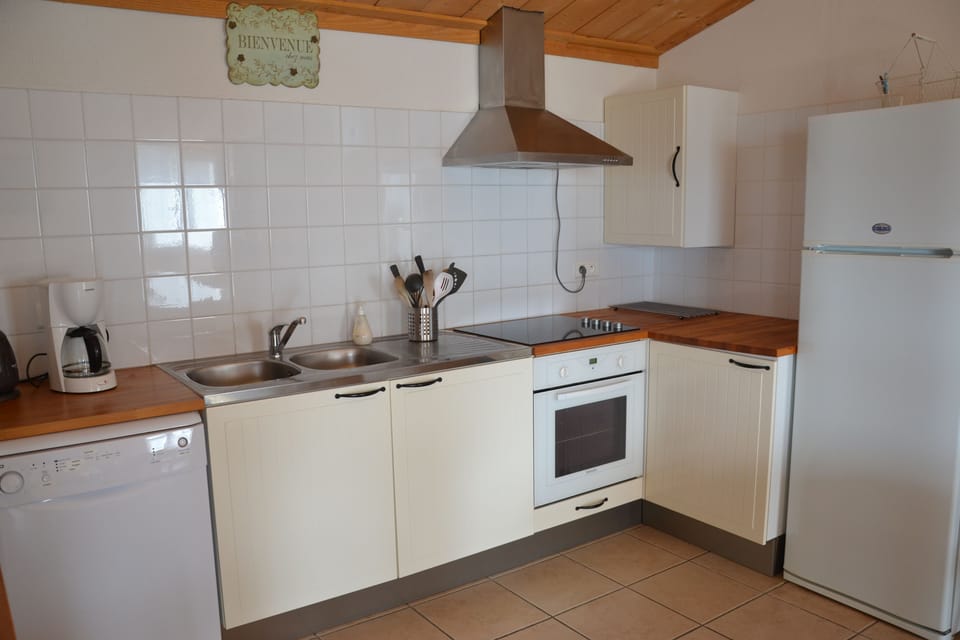 Family Cottage, 2 Bedrooms | Private kitchen | Fridge, microwave, oven, coffee/tea maker