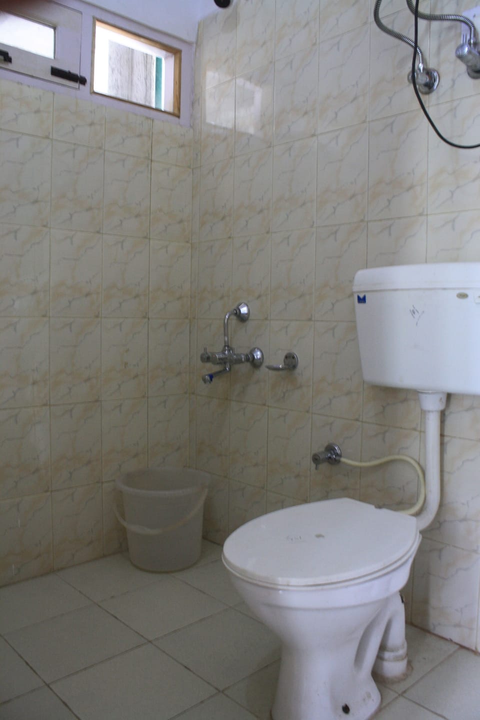 Basic Double Room, 1 Queen Bed | Bathroom | Shower, free toiletries, towels