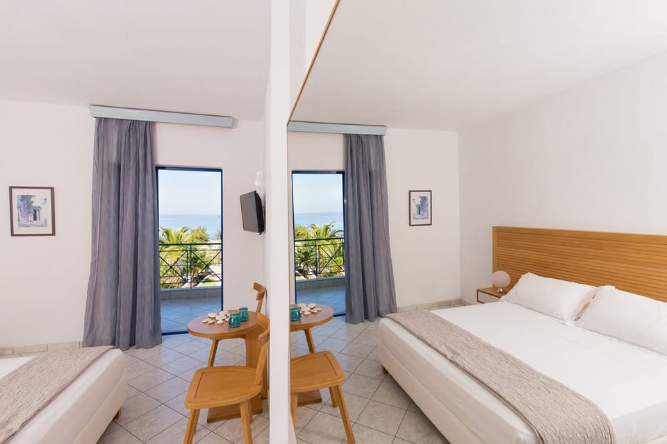 Double Room, Sea View | Soundproofing, free cribs/infant beds, free WiFi, bed sheets