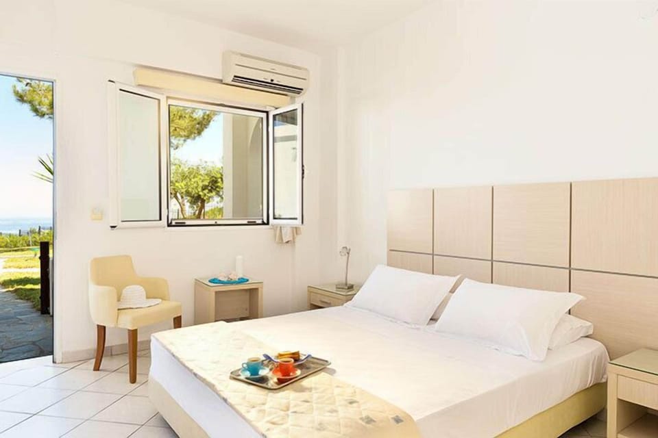 Double Room | Soundproofing, free cribs/infant beds, free WiFi, bed sheets