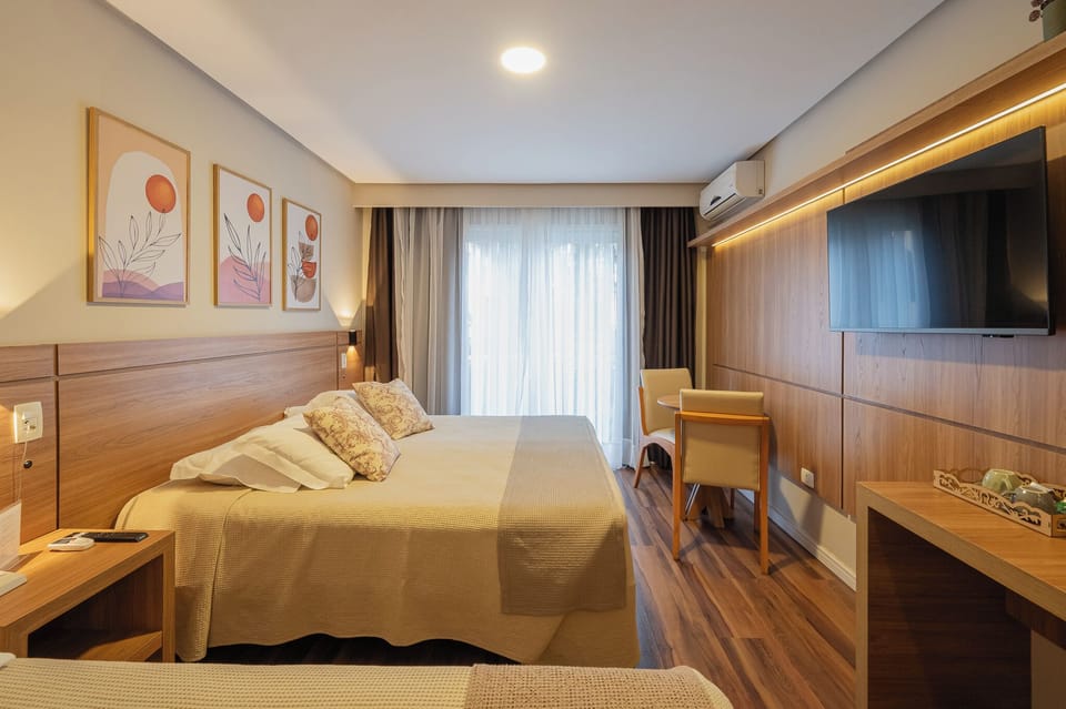 Room | Minibar, desk, blackout drapes, soundproofing