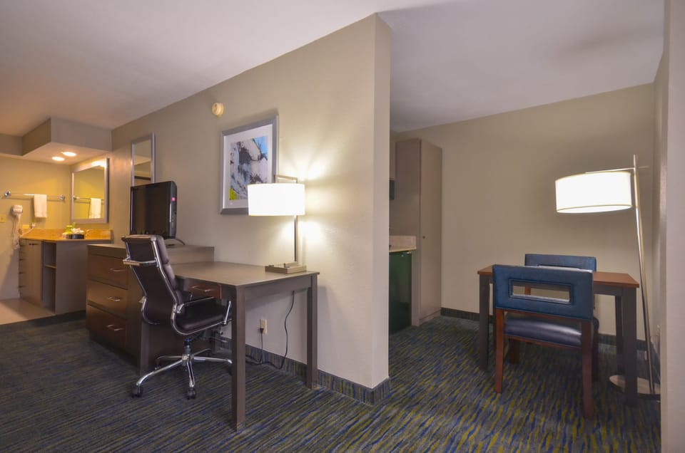 Standard Room, Multiple Beds, Microwave | In-room safe, desk, iron/ironing board, WiFi