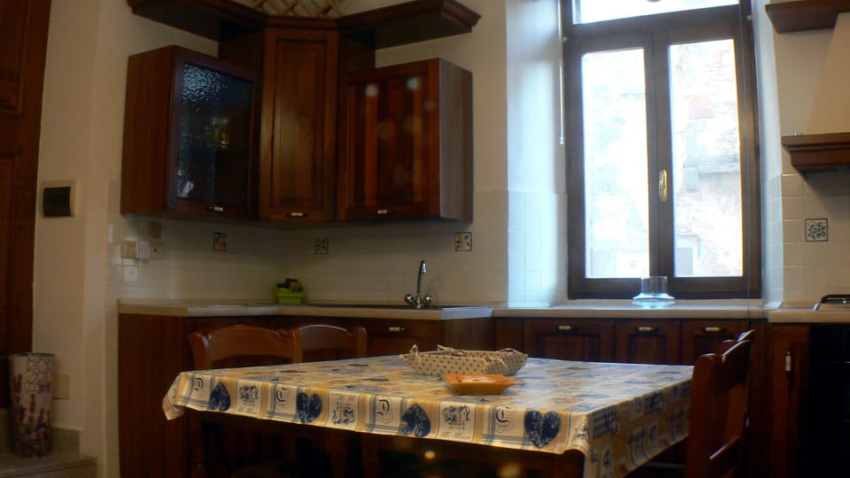 Apartment, 2 Bedrooms, Non Smoking, Annex Building | Private kitchenette | Electric kettle