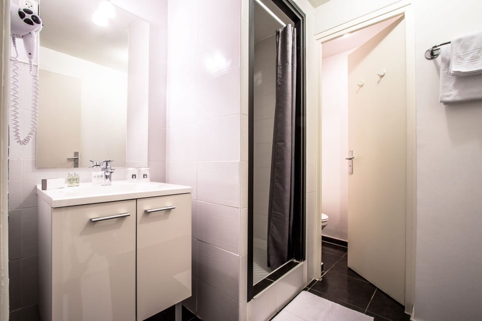 Standard Double Room, 1 Double Bed | Bathroom | Hair dryer, towels