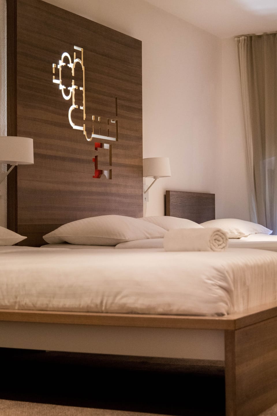 Laptop workspace, soundproofing, free WiFi, bed sheets