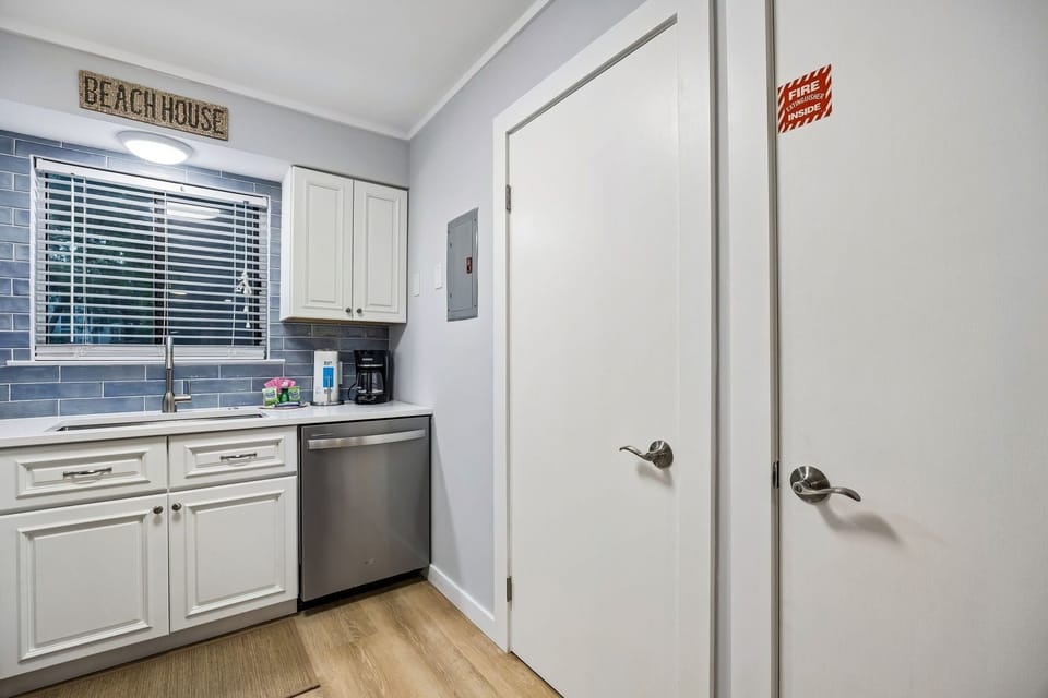 Condo, 2 Bedrooms | Private kitchen | Full-size fridge, microwave, oven, stovetop