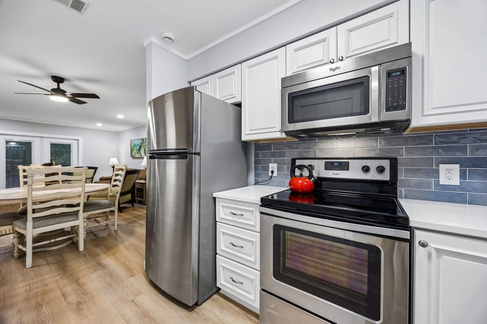 Condo, 2 Bedrooms | Private kitchen | Full-size fridge, microwave, oven, stovetop