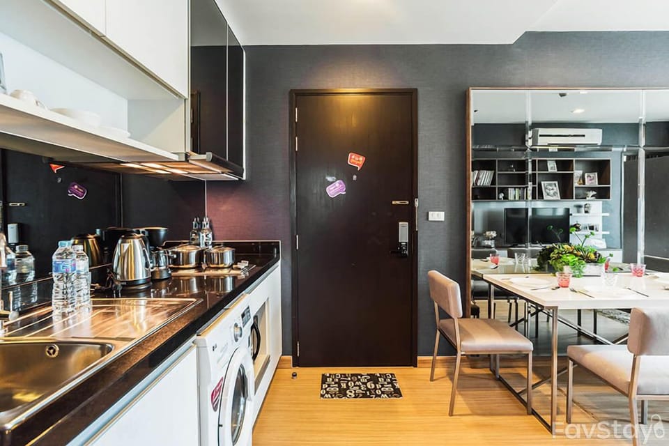 Grand Condo, 1 Bedroom, Bathtub, City View | Private kitchen | Full-size fridge, microwave, stovetop, coffee/tea maker