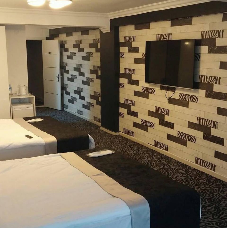 Minibar, in-room safe, desk, iron/ironing board