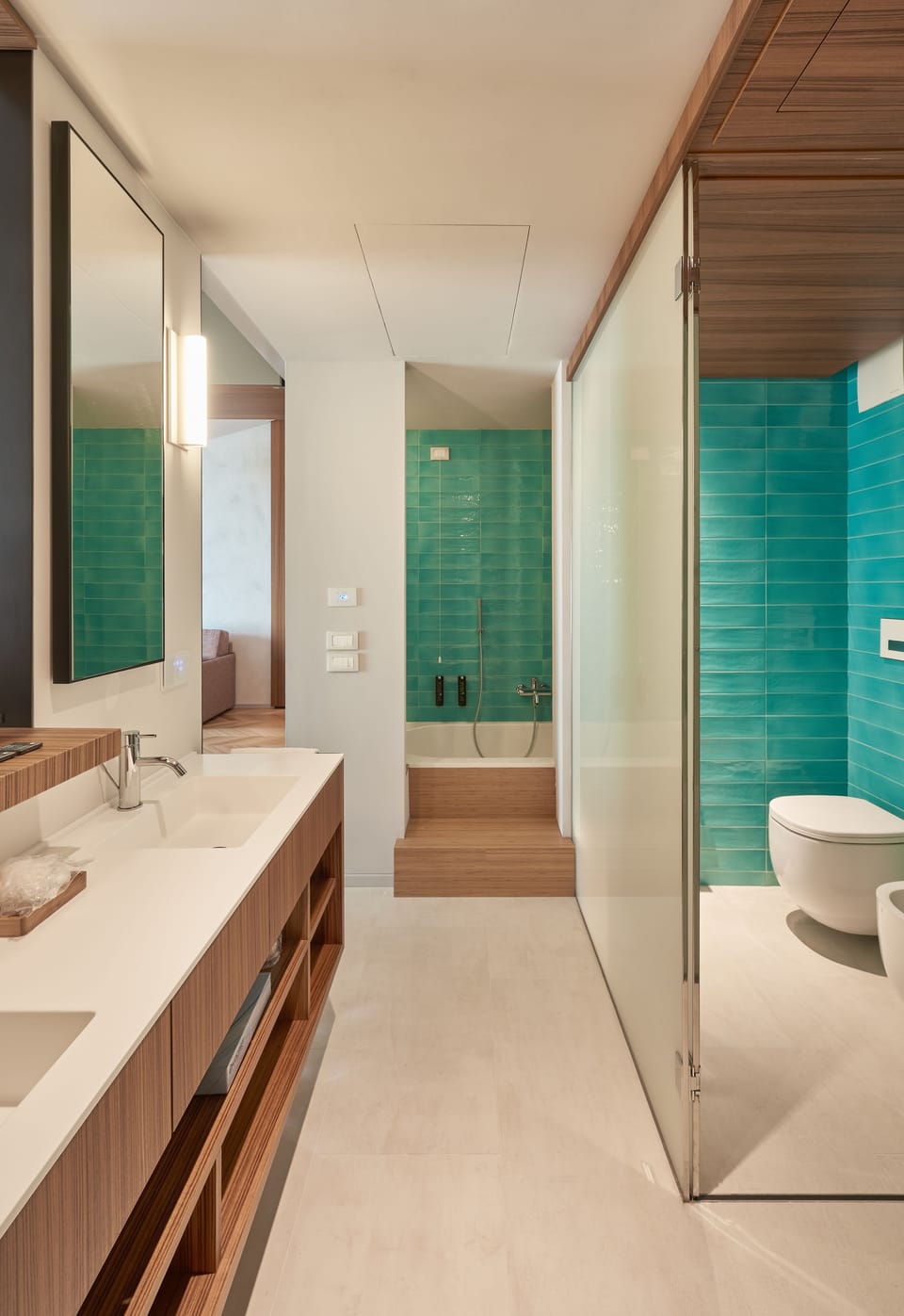 Executive Suite | Bathroom | Shower, rainfall showerhead, hair dryer, bathrobes