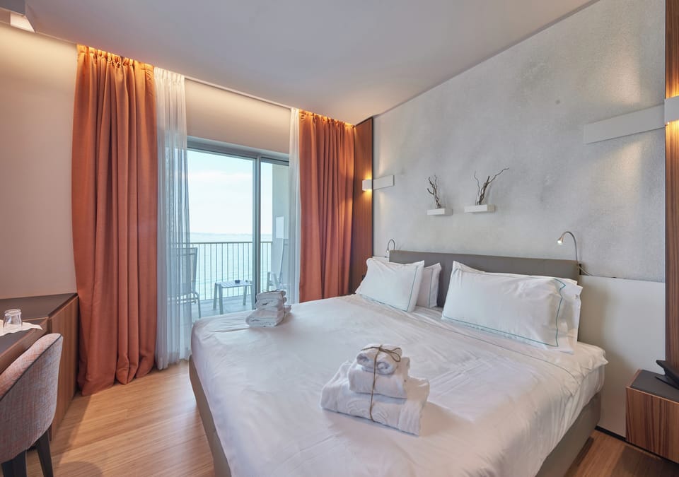 Suite, Lake View | Minibar, in-room safe, desk, laptop workspace