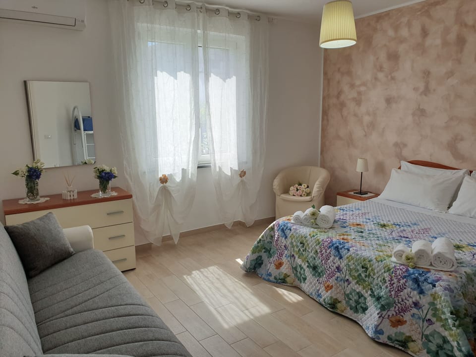 Family Apartment, 1 Bedroom, Garden View | Premium bedding, iron/ironing board, cribs (surcharge), WiFi (free)