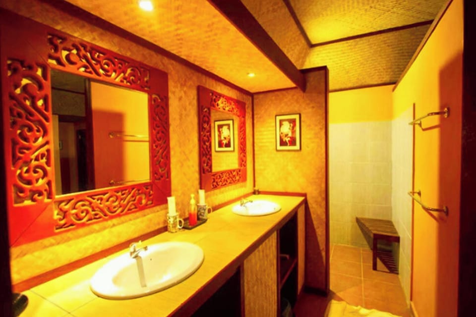 Two Bedroom Bungalow | Bathroom | Shower, rainfall showerhead, free toiletries, hair dryer