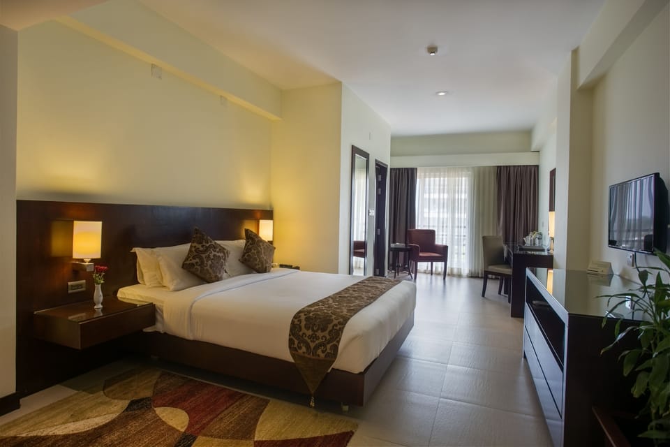 Premium Double Room | Minibar, in-room safe, desk, laptop workspace