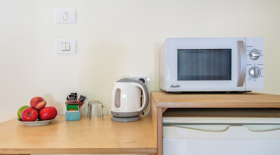 Superior Room, 1 Bedroom | Private kitchenette | Fridge, coffee/tea maker, electric kettle