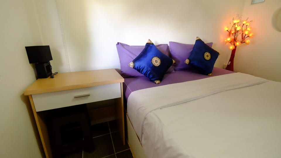 Fan Room | Free WiFi