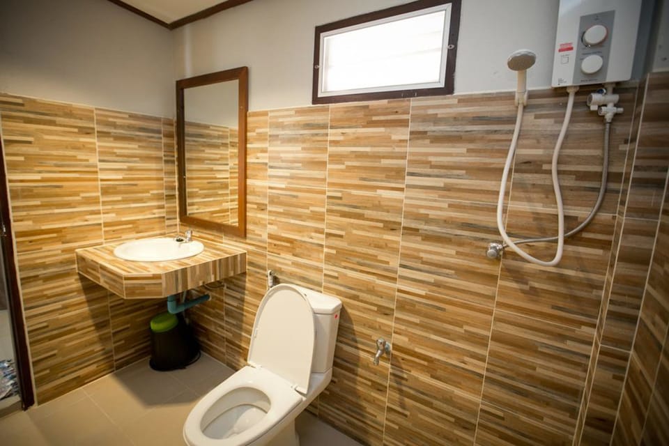 Beachfront Bungalow  | Bathroom | Shower, bidet, towels