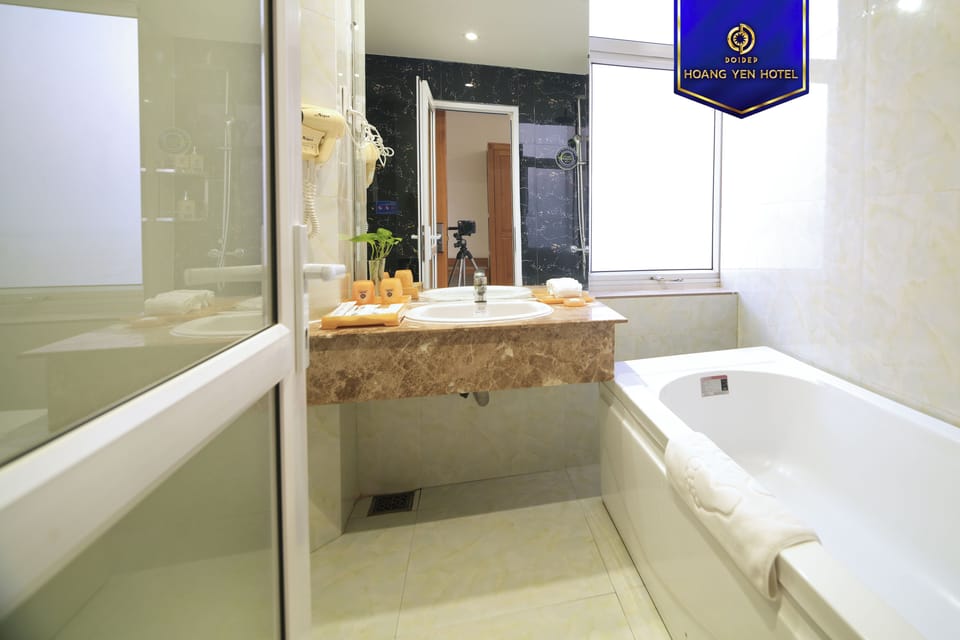 Luxury Double | Bathroom | Bathtub, free toiletries, hair dryer, slippers