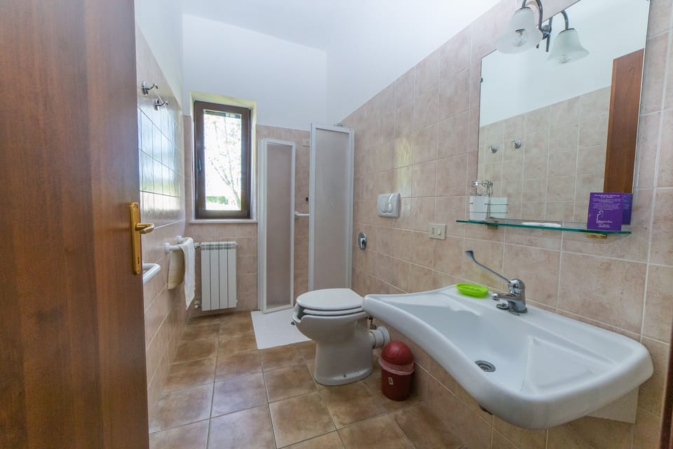 Apartment, 2 Bedrooms, Hill View, Ground Floor | Bathroom | Shower, free toiletries, hair dryer, bidet