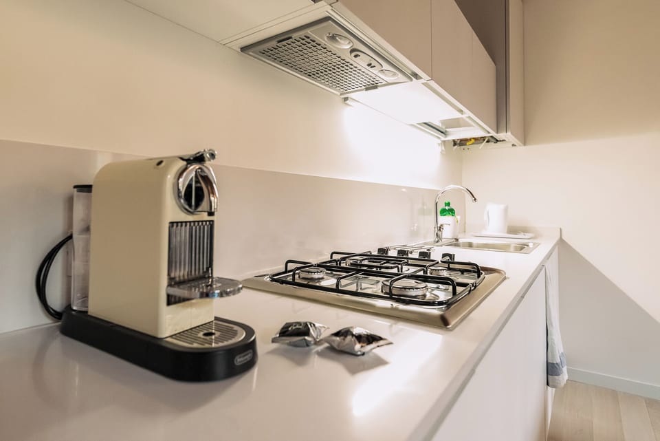 Coffee/tea maker, fridge, stovetop, dishwasher