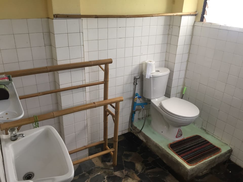 Standard Room, 1st Floor | Bathroom | Shower, free toiletries, hair dryer, slippers