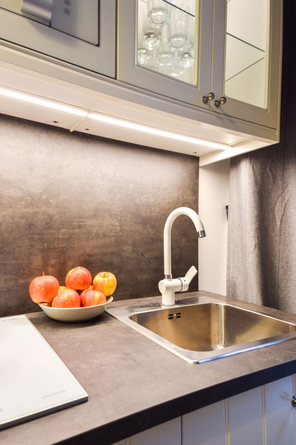 Basic Apartment, 1 Bedroom, Non Smoking, City View | Private kitchenette | Coffee/tea maker, fridge, microwave, stovetop