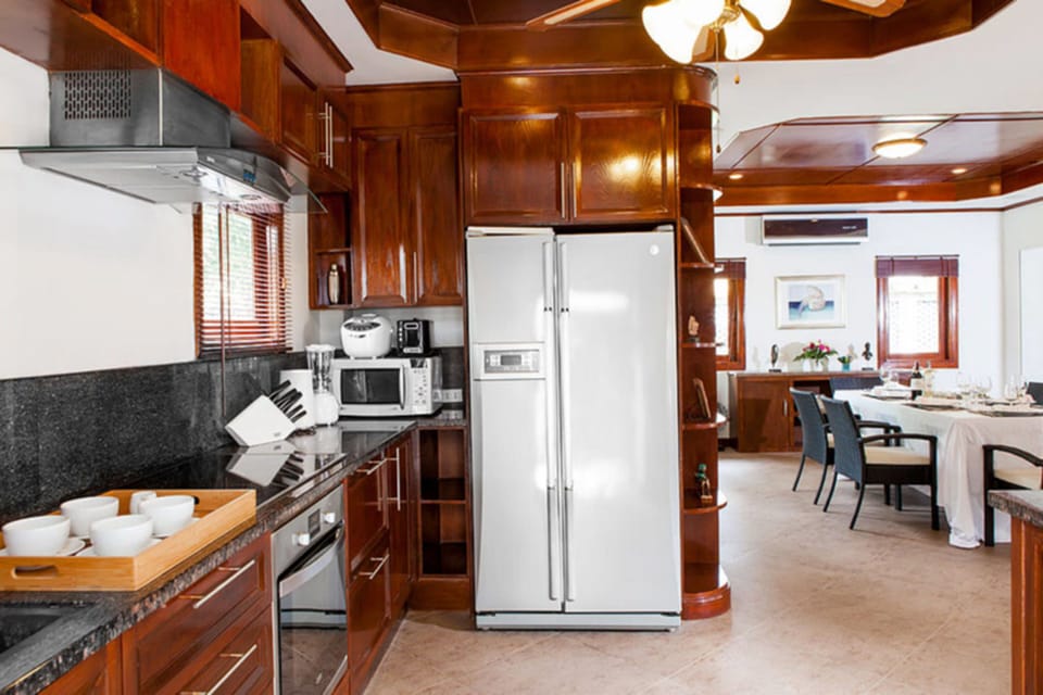 4 Bedrooms Villa  | Private kitchen | Coffee/tea maker, full-size fridge, microwave, stovetop
