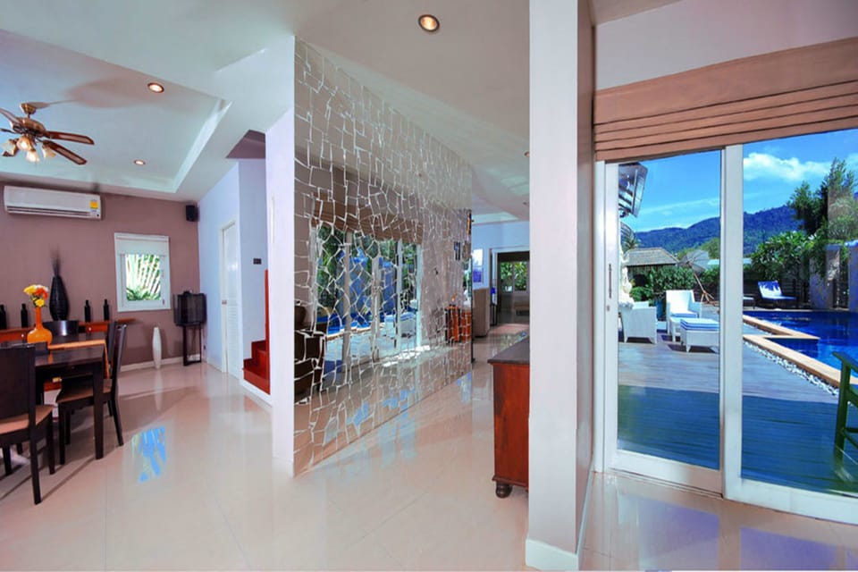 4 Bedrooms Villa | Living area | TV, DVD player