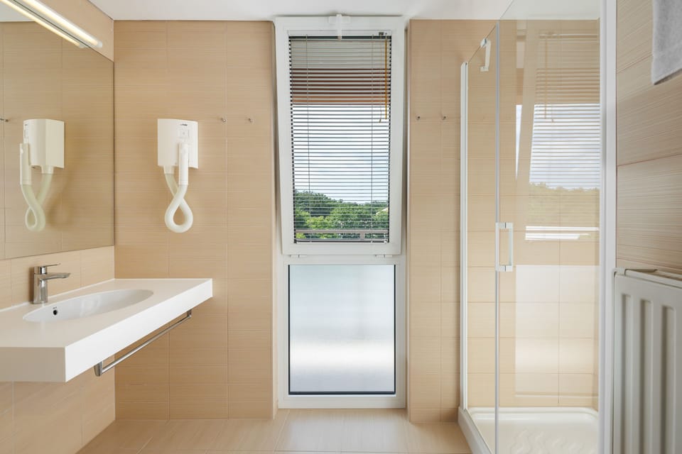 Classic Room, Balcony | Bathroom | Free toiletries, hair dryer, towels