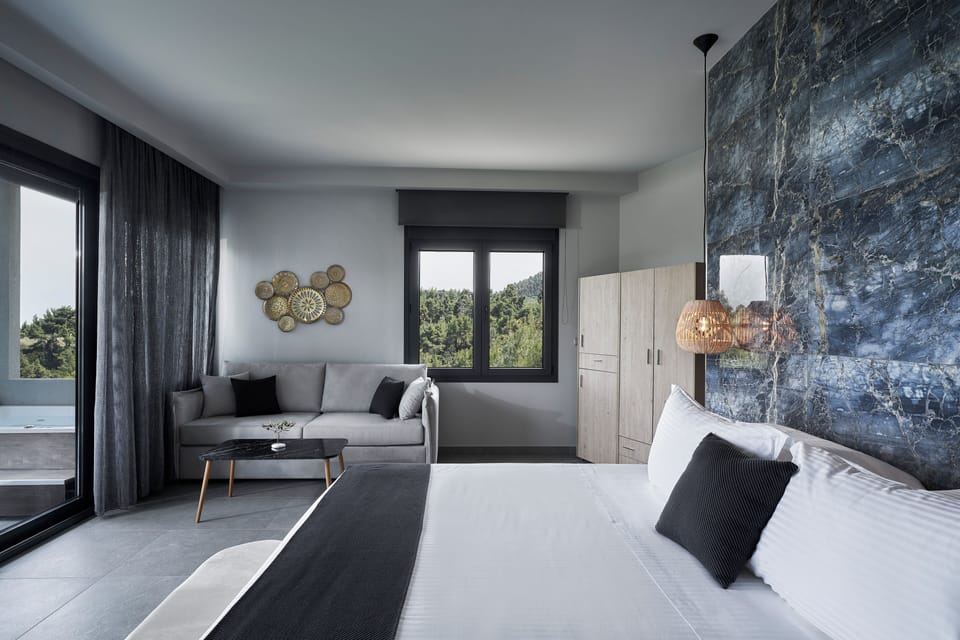 Honeymoon Suite, Sea View | Premium bedding, pillowtop beds, minibar, in-room safe