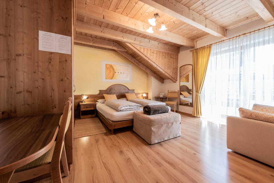 Comfort Double or Twin Room, 1 Bedroom, Non Smoking, Mountain View | Premium bedding, down comforters, memory foam beds, in-room safe