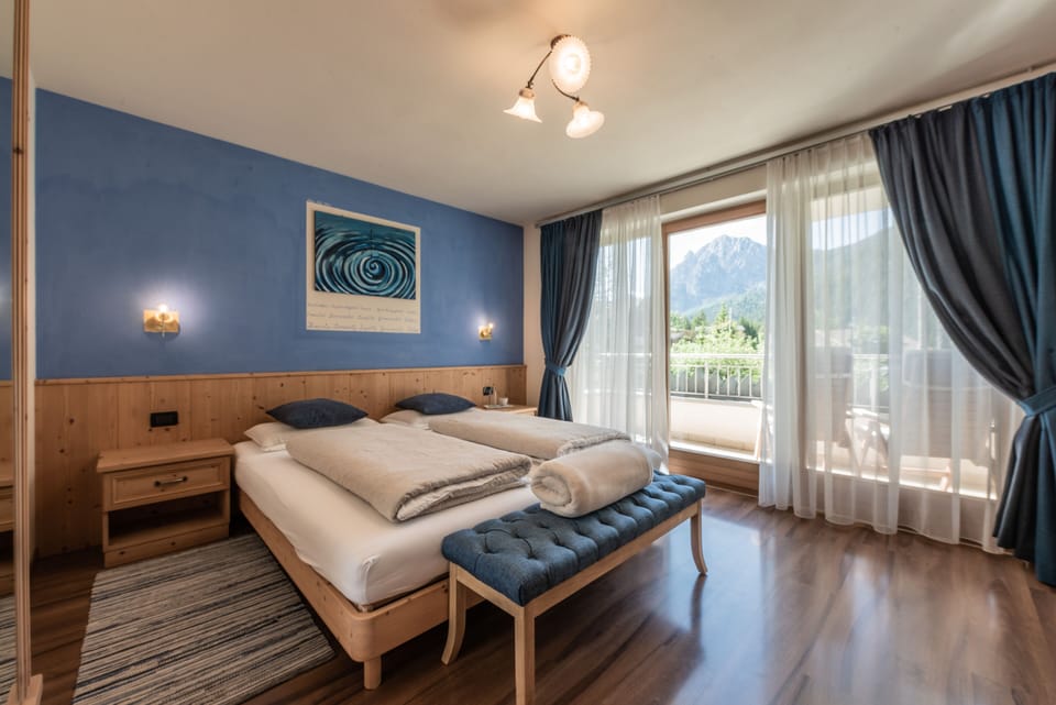 Comfort Double or Twin Room, 1 Bedroom, Non Smoking, Mountain View | Premium bedding, down comforters, memory foam beds, in-room safe