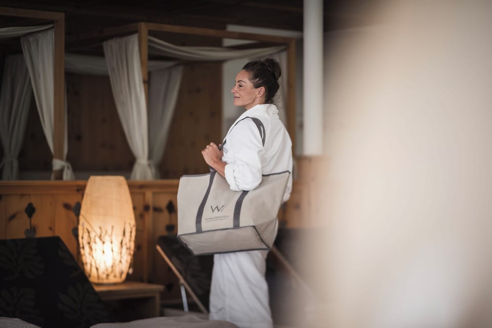 Couples treatment rooms, sauna, hot tub, steam room, body treatments