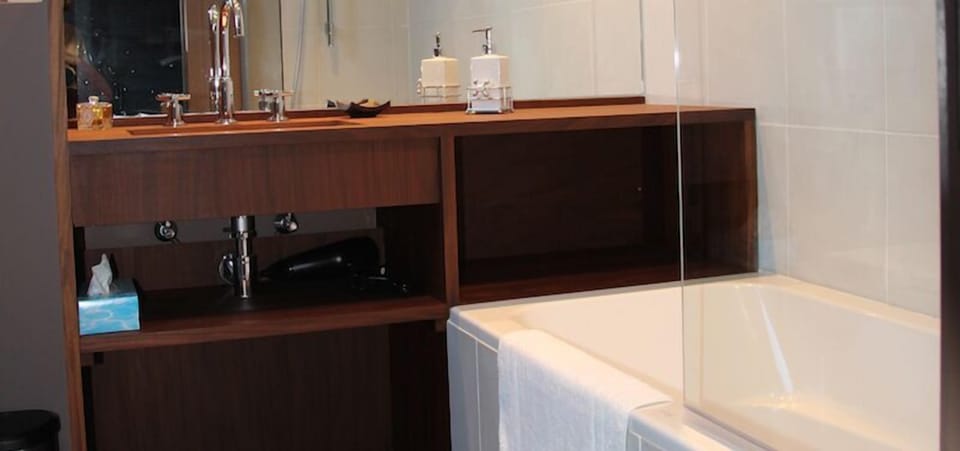 Double Room (Corentin) | Deep soaking bathtub