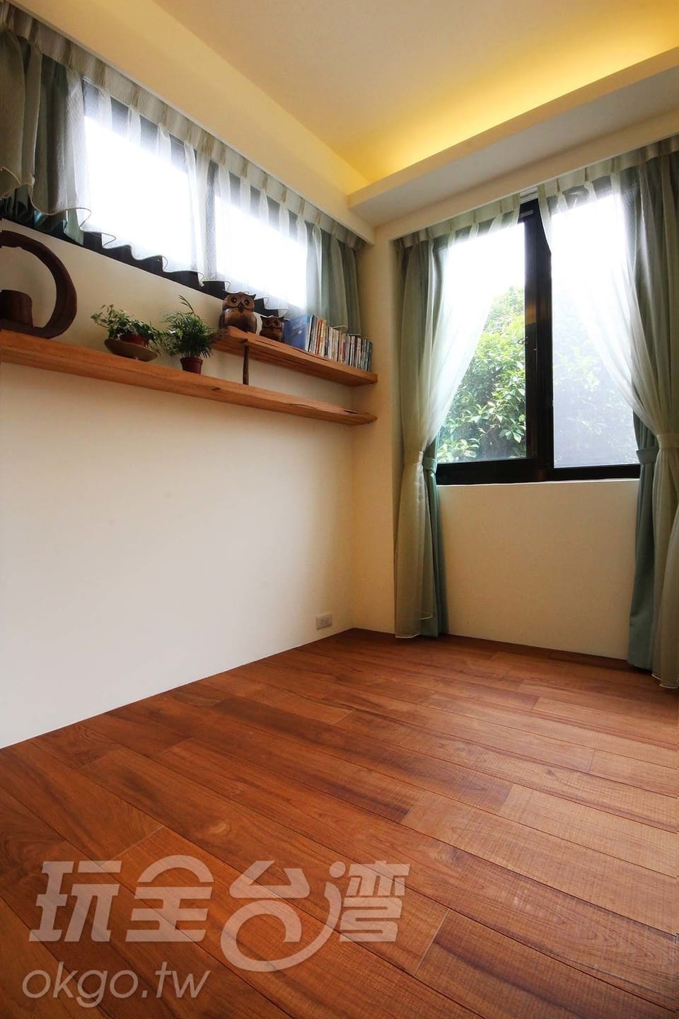 Classic Quadruple Room, 2 Double Beds | Desk, blackout drapes, free WiFi, bed sheets