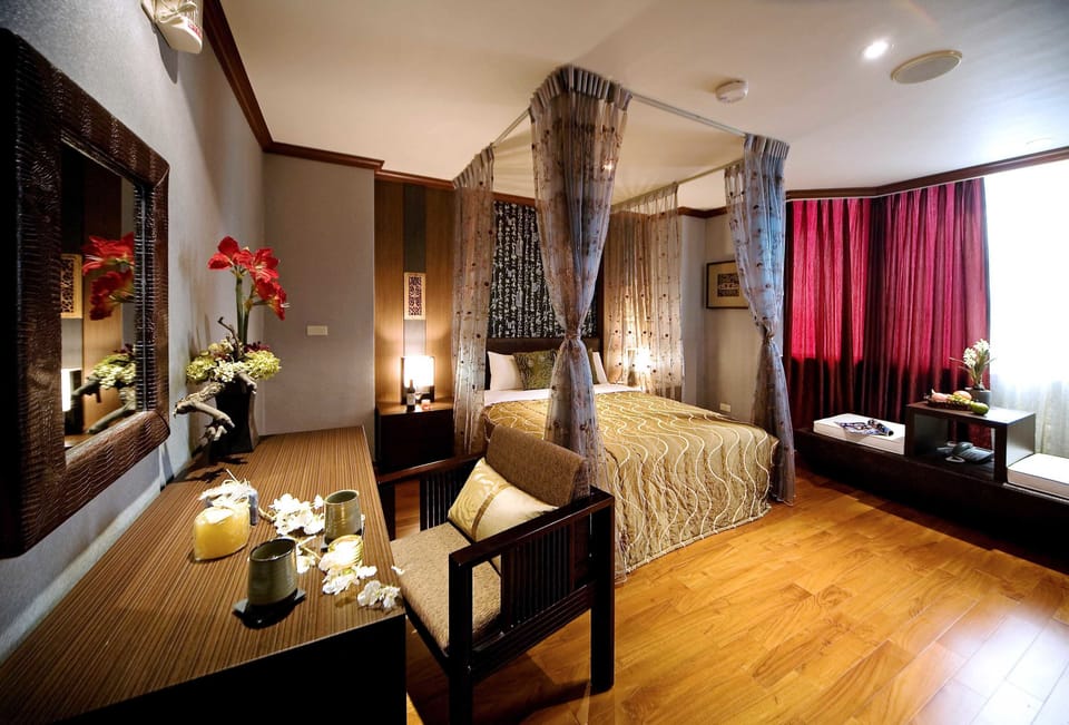 Design Double Room | Premium bedding, individually decorated, individually furnished, desk