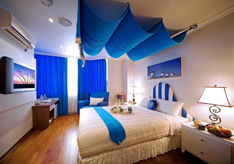Design Double Room | Premium bedding, individually decorated, individually furnished, desk