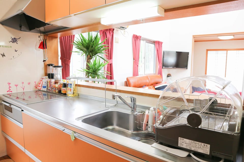 Private House | Private kitchenette | Fridge, microwave, stovetop, dishwasher