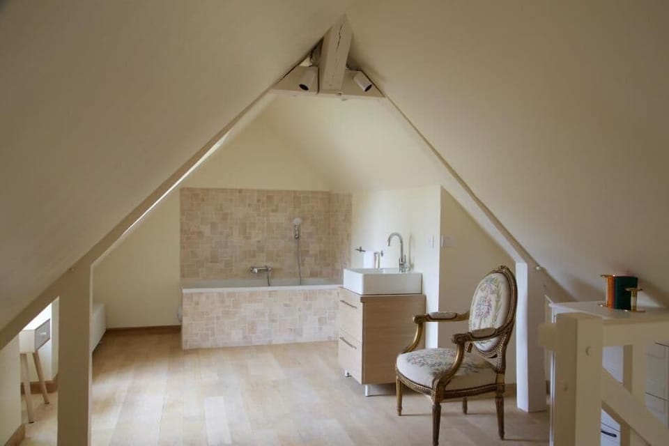 Honeymoon House, Fireplace, Lake View | Bathroom | Designer toiletries, hair dryer, towels, toilet paper