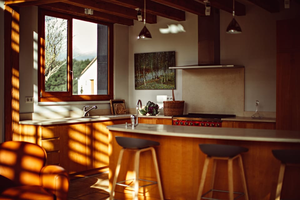 Design House, Fireplace, Lake View | Private kitchen | Full-size fridge, microwave, oven, stovetop