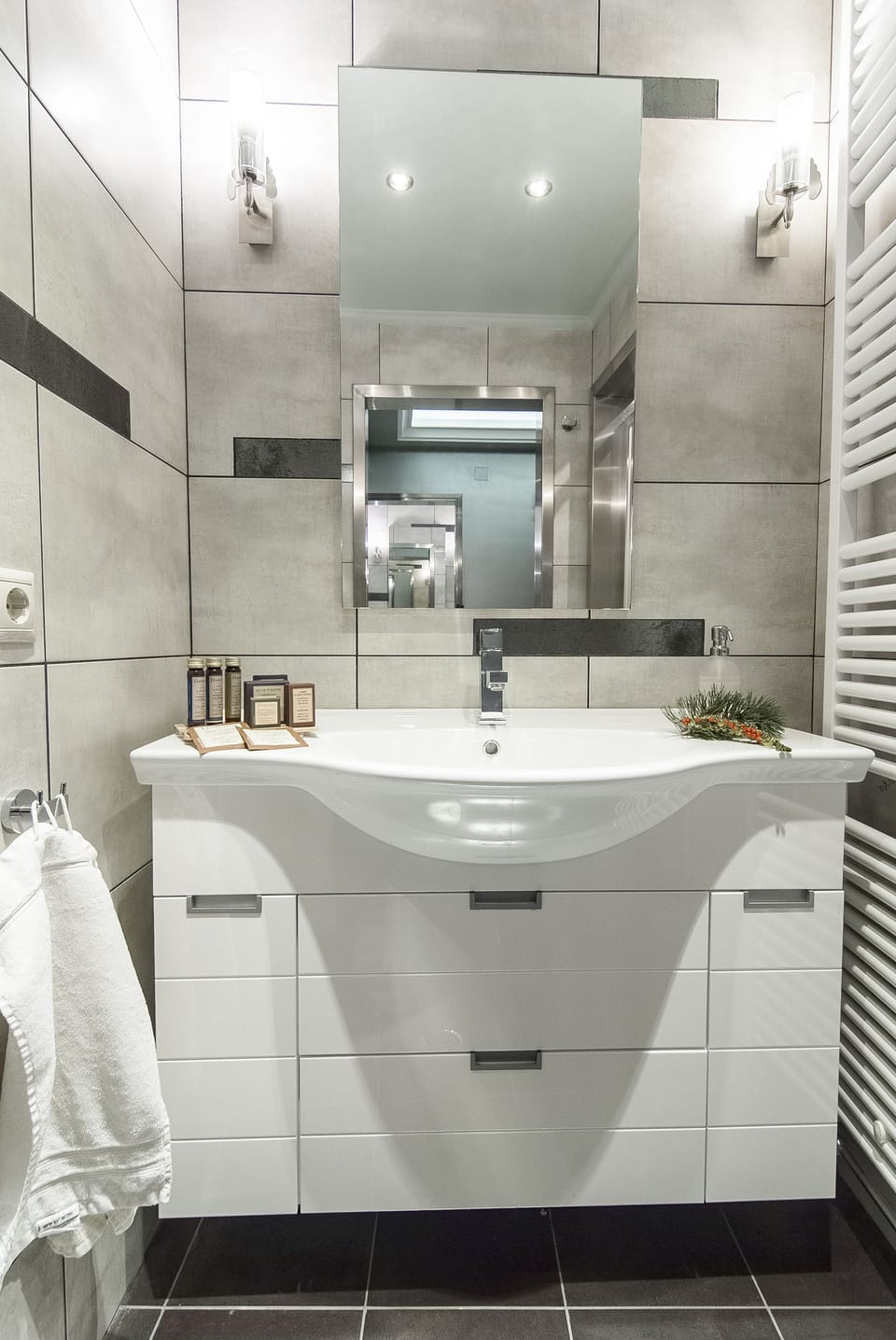 Bathroom sink