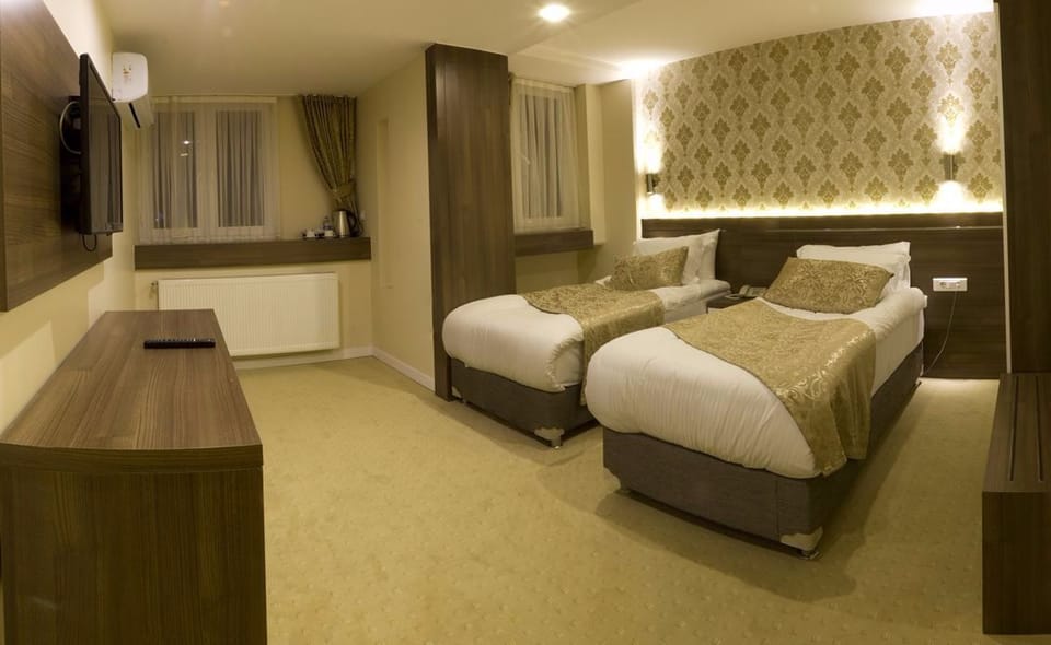 Standard Double or Twin Room | Minibar, in-room safe, desk, free WiFi