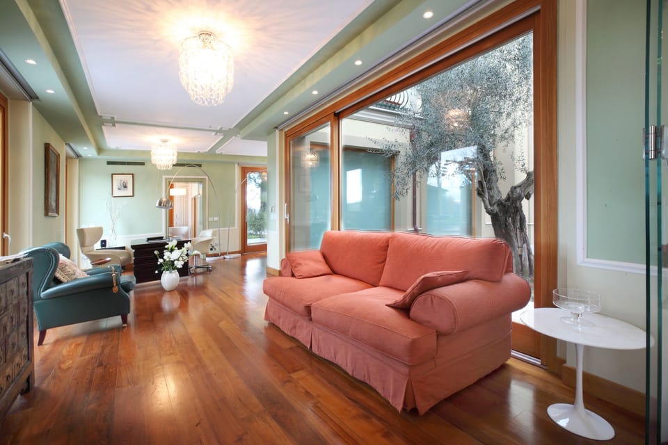 Design Villa, Pool Access, Hill View | Living area