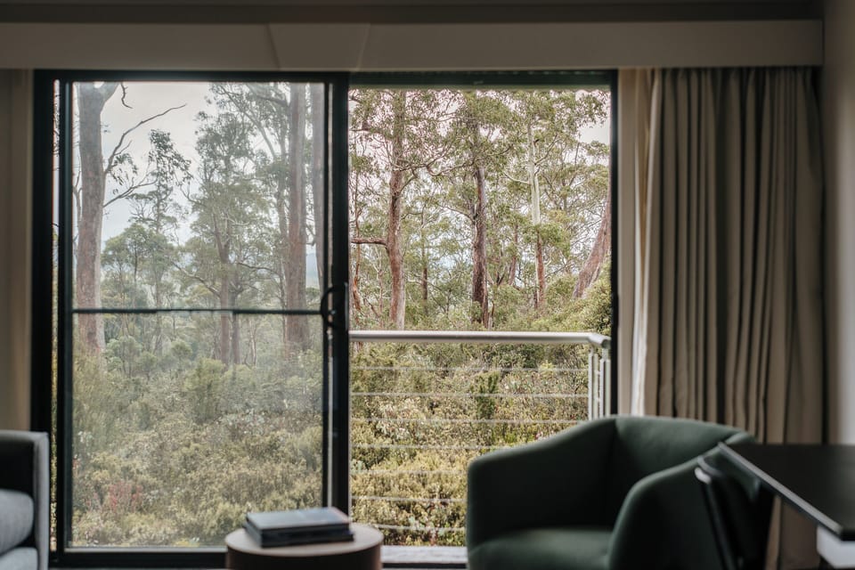 Deluxe Room, 1 King Bed | Individually decorated, individually furnished, desk, iron/ironing board