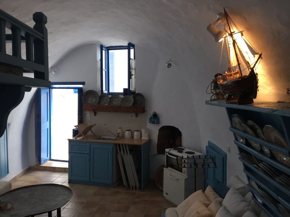 House, Balcony, Sea View | Private kitchenette | Fridge, oven, stovetop, cookware/dishes/utensils