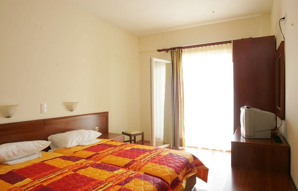 Double Room | Minibar, desk, soundproofing
