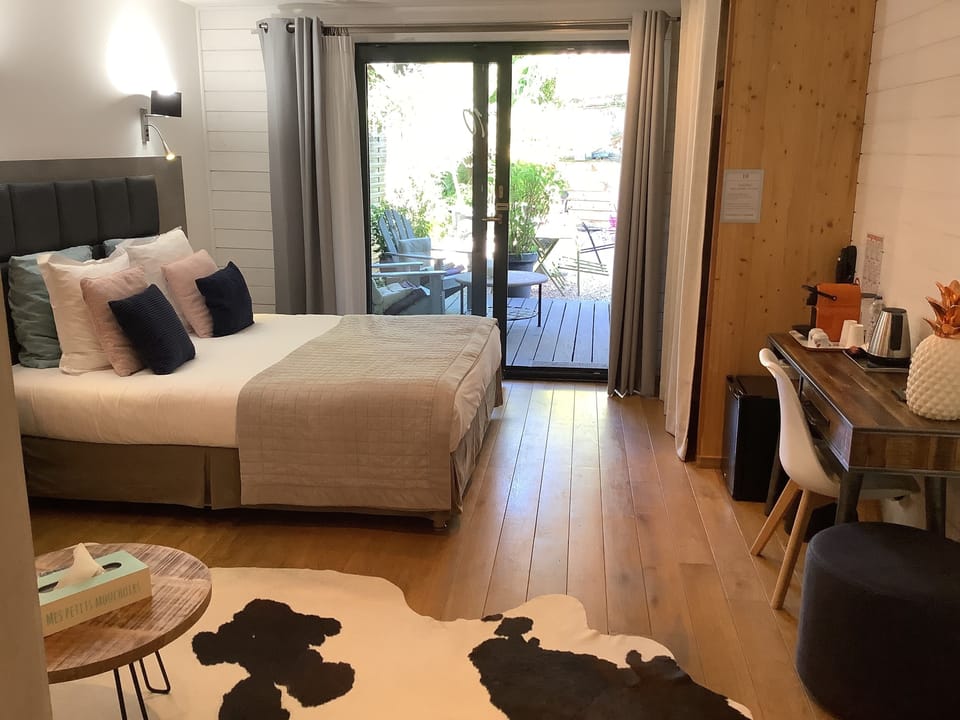 Premium Double Room | Individually decorated, desk, free WiFi, bed sheets