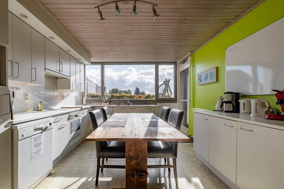 Comfort Villa, 5 Bedrooms | Private kitchen | Fridge, microwave, oven, stovetop