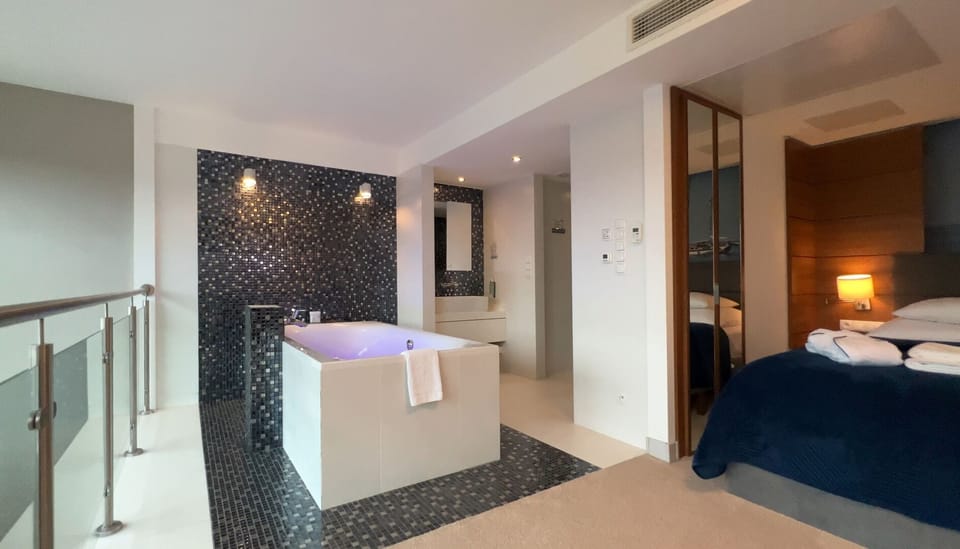 Exclusive Duplex | Premium bedding, minibar, in-room safe, desk